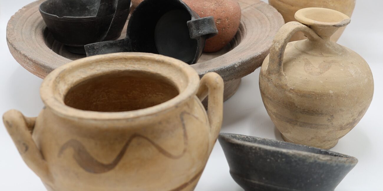 Corredi-ceramici-Tomba-arcaica-1973-localita-Chiusa-Cima-meta-VI-secolo-avanti-Cristo