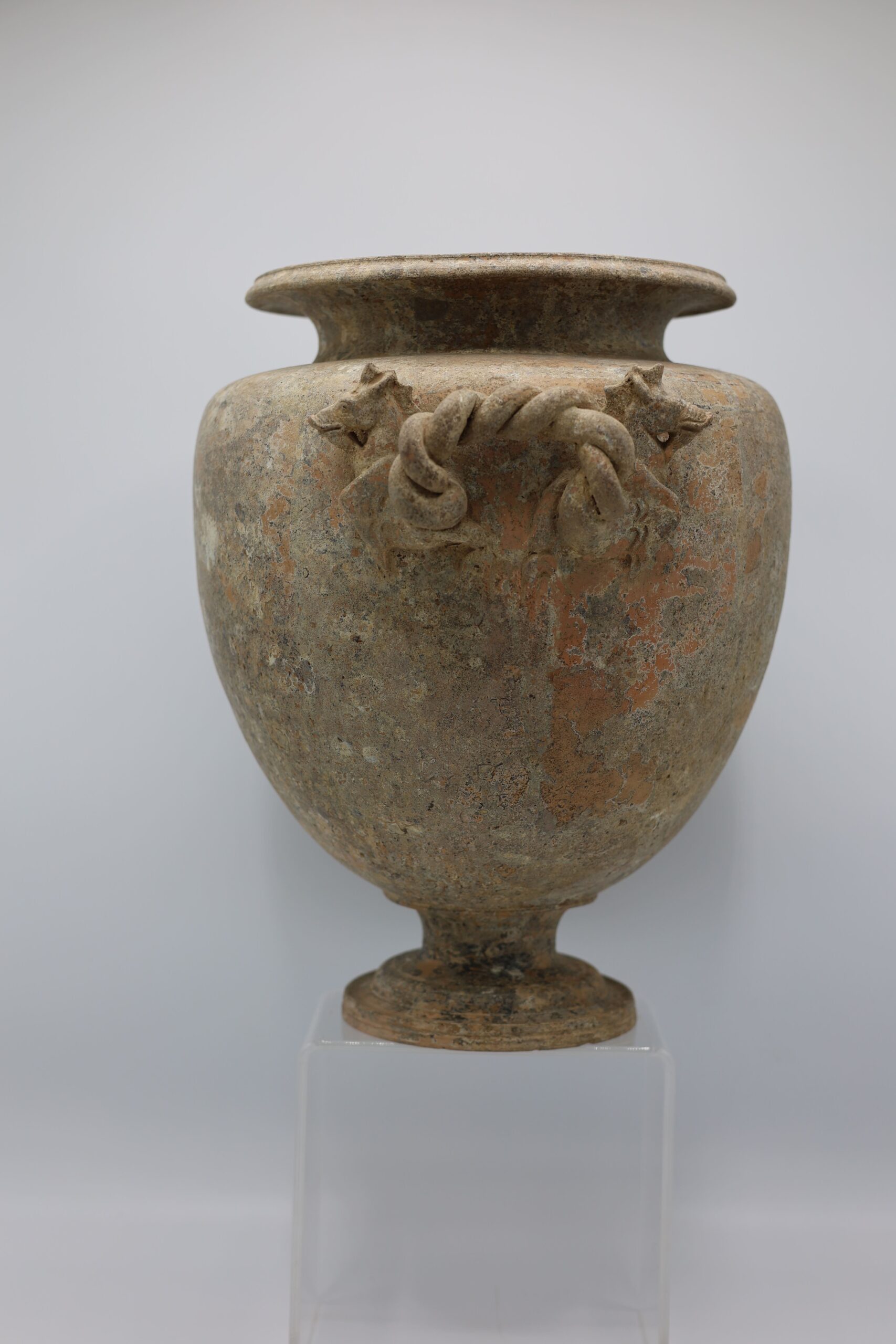 Cratere-in-ceramica-argentata-Tomba-a-camera-localita-San-Simone-fine-IV-secolo-avanti-Cristo