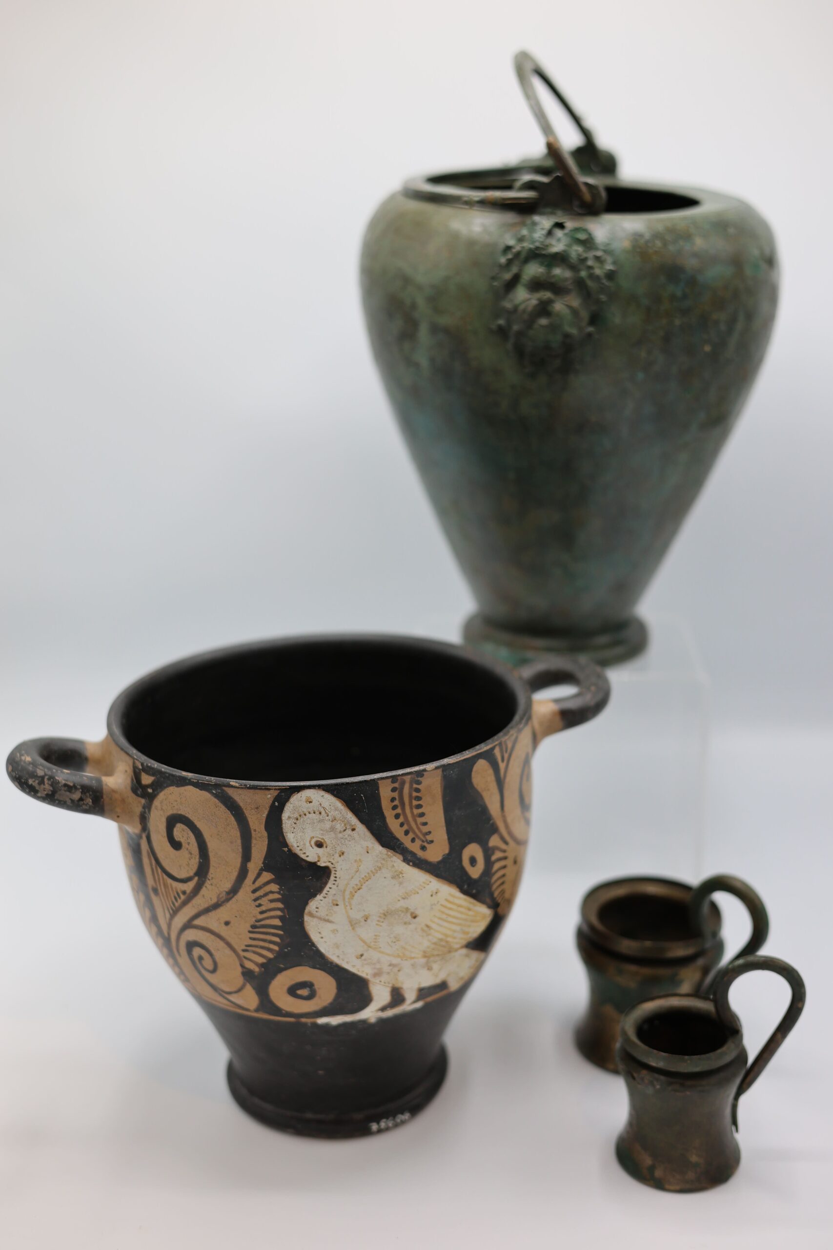 Corredi-ceramici-e-in-bronzo-Tomba-IXSan-Giuliano-pendici-meridionali