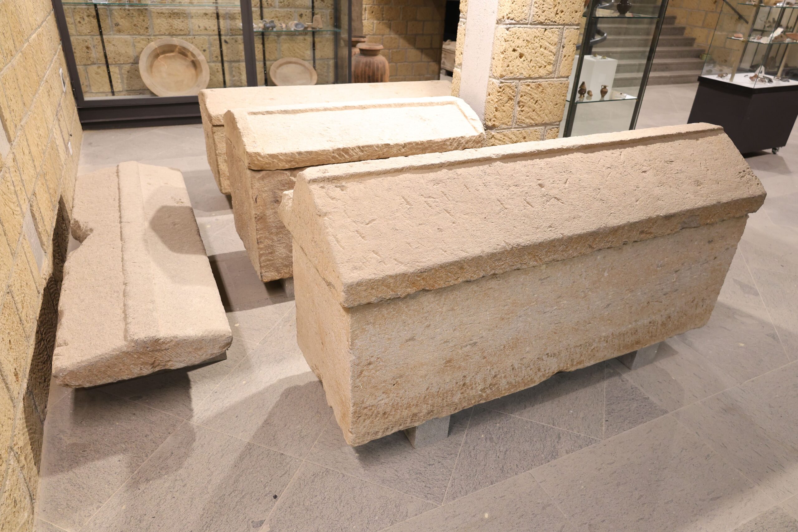 Sarcofagi-in-pietra-Tomba-del-Cervo-localita-Caiolo-IV-III-secolo-avanti-Cristo_1