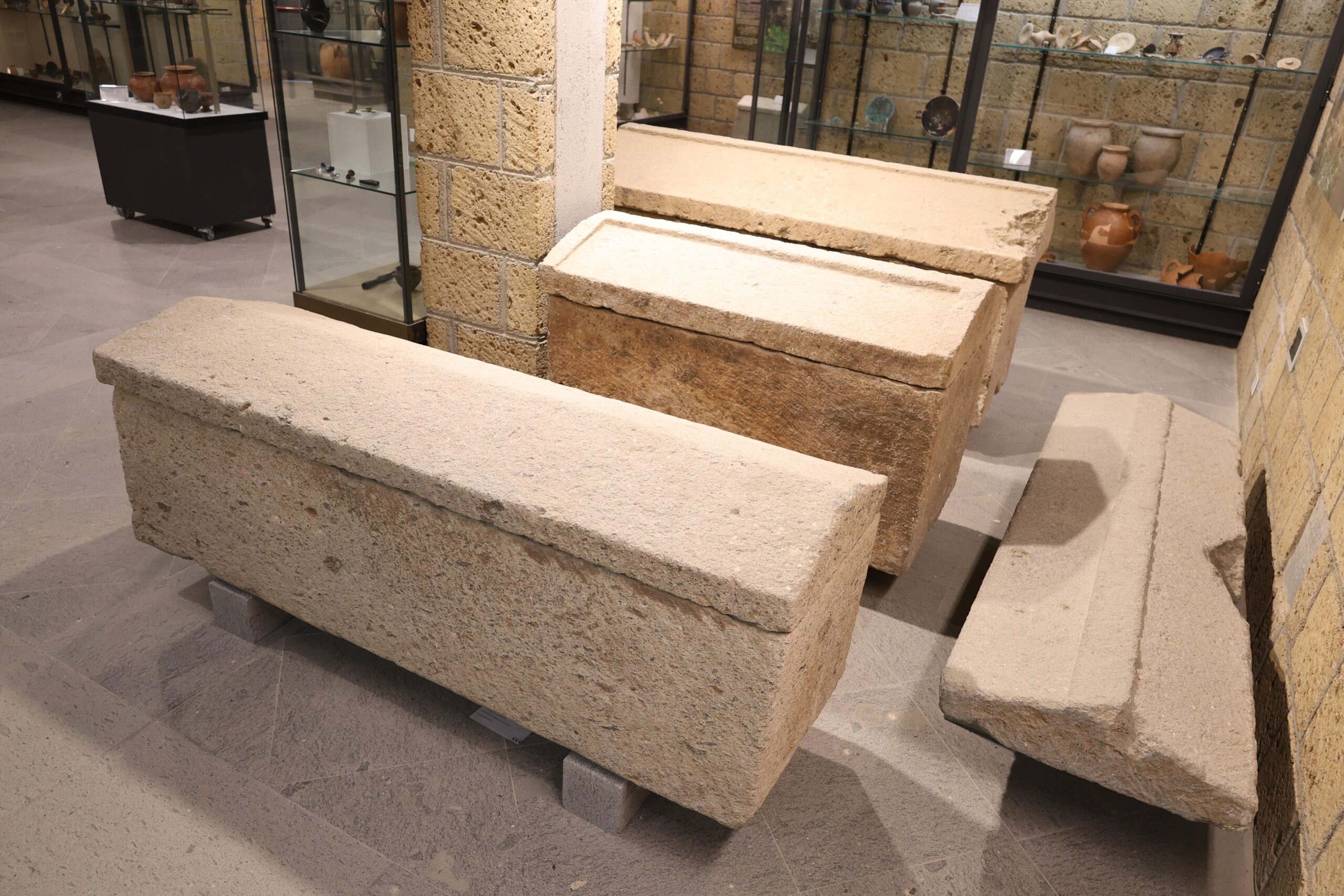 Sarcofagi-in-pietra-Tomba-del-Cervo-localita-Caiolo-IV-III-secolo-avanti-Cristo-_2