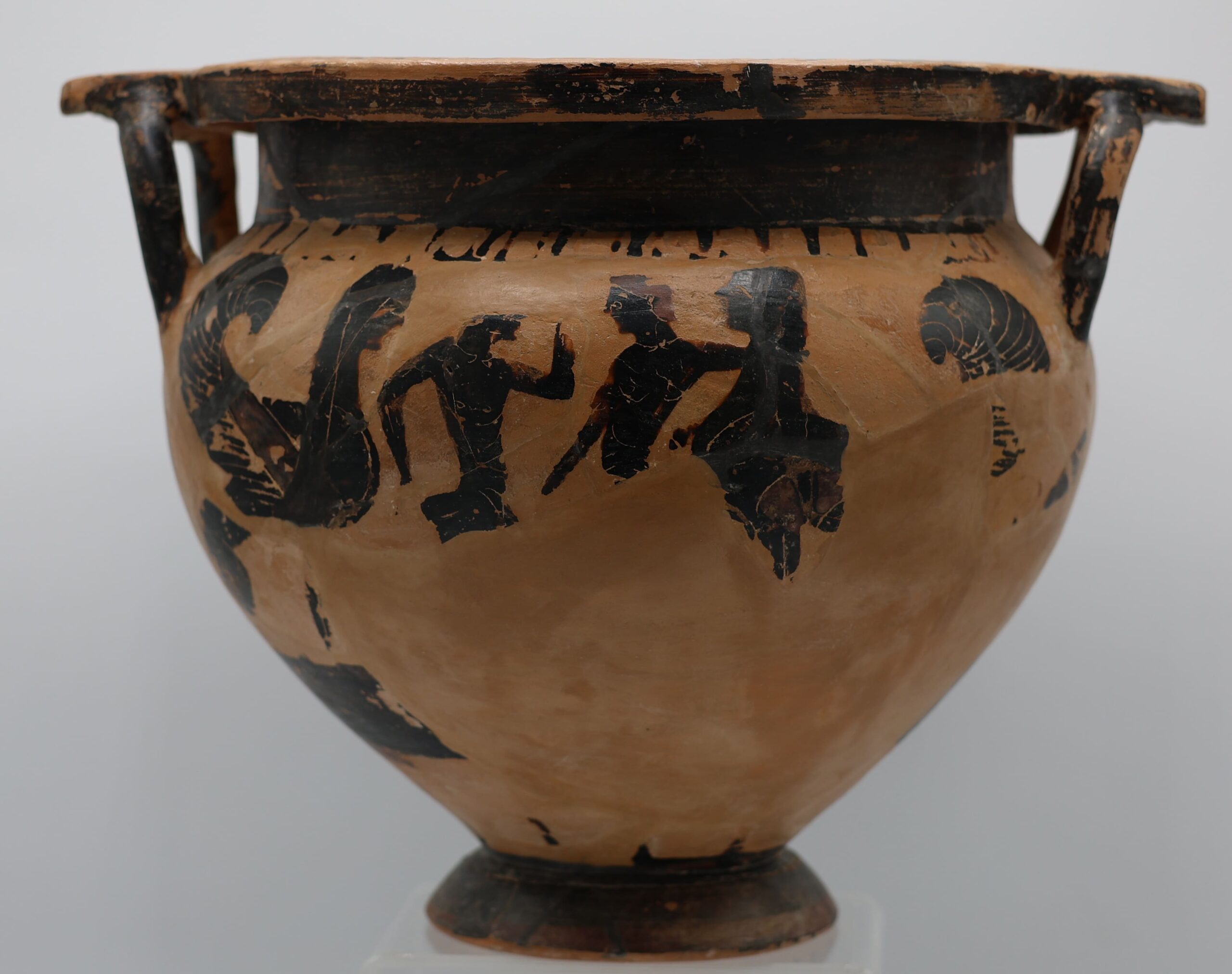 Cratere-attico-a-figure-nere-Via-Sepolcrale-localita-Chiusa-Cima-meta-VI-secolo-avanti-Cristo