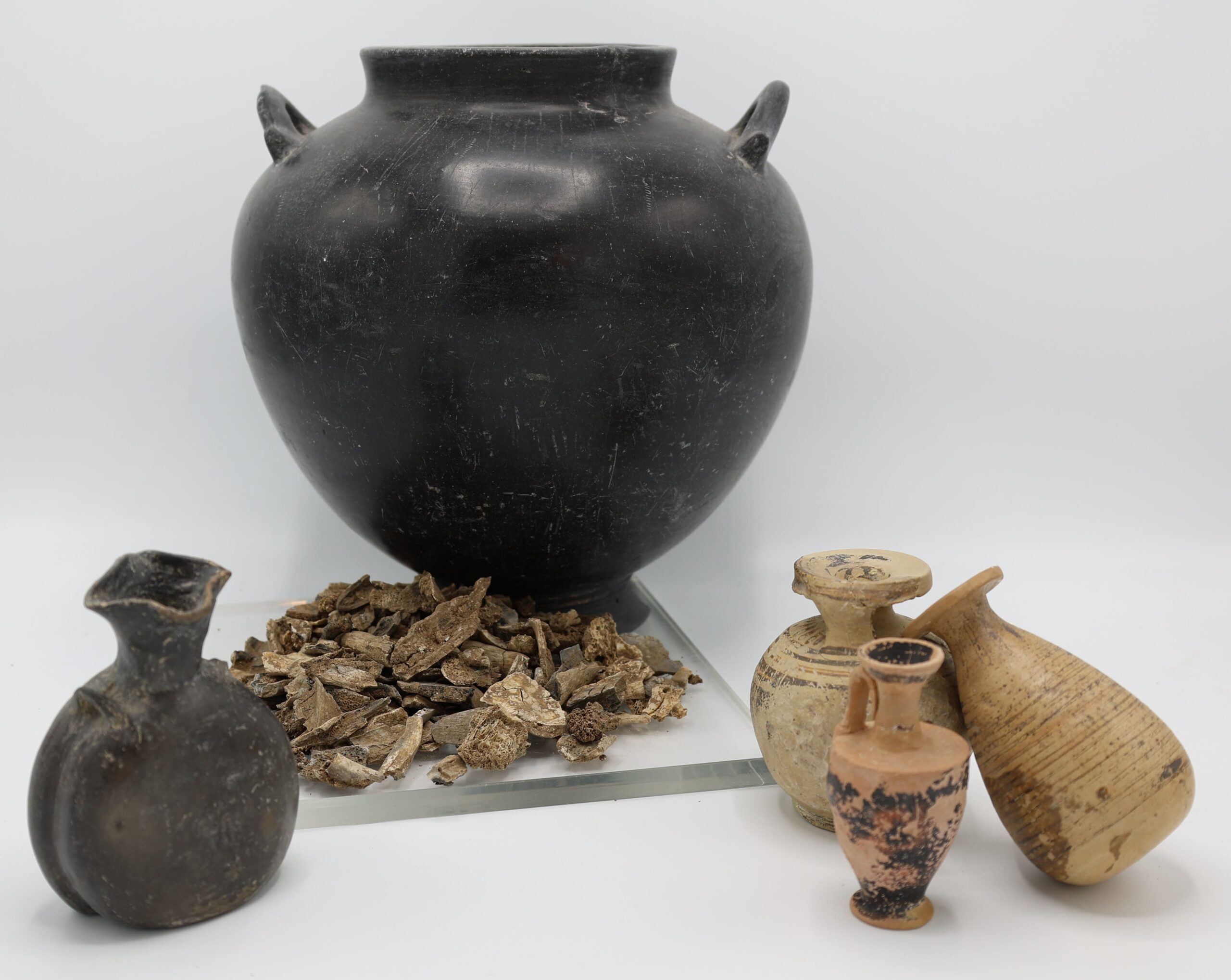 Corredi-ceramici-localita-Chiusa-Cima-VI-secolo-avanti-Cristo